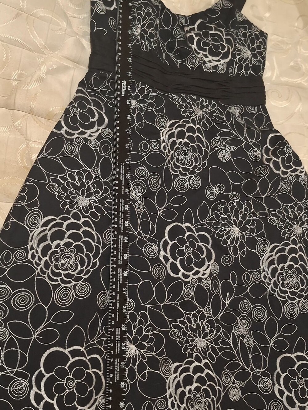 Evan Picone Black/White Dress with White Floral Outline - Picture 8 of 13